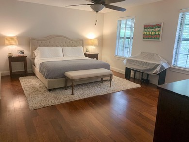 Looking for a well-maintained, move-in-ready home on a quiet - photo 10