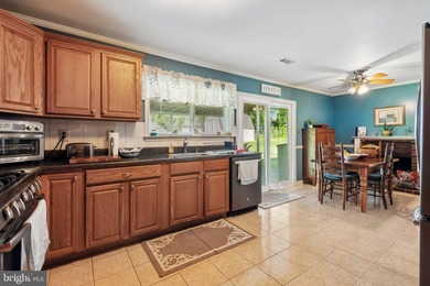 Absolutely stunning four-bedroom 2,5 bath colonial. Roof five - photo 5
