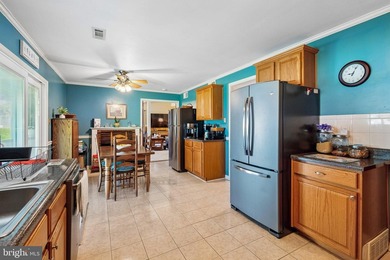 Absolutely stunning four-bedroom 2,5 bath colonial. Roof five - photo 7
