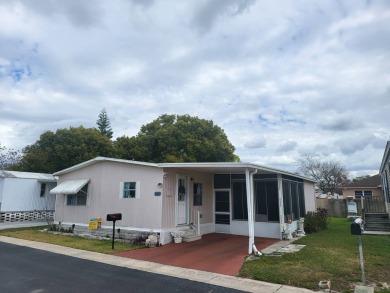 (private lake, pond, creek) Home For Sale in New Port Richey Florida