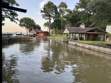 STUNNING Lake Livingston WATERFRONT! - photo 3