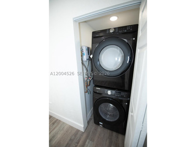 Investor Opportunity - Fully Rented Triplex in Prime Miami - photo 6