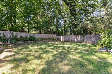 Discover this private retreat in the heart of Westchester - photo 18