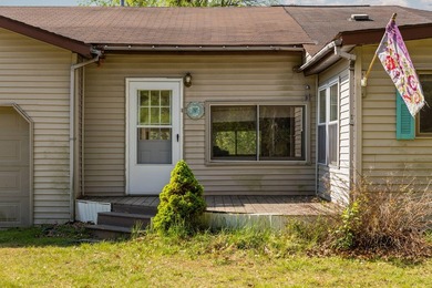 Plenty of potential with this spacious 3 bed 2 bath home on 10 - photo 18