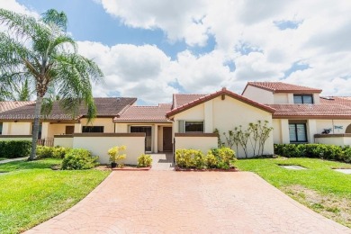 Lake Townhome/Townhouse For Sale in Hialeah, Florida