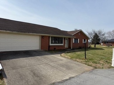 This beautiful 3 bedroom 2 1/2 bath brick home has been fully - photo 2