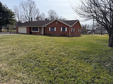 This beautiful 3 bedroom 2 1/2 bath brick home has been fully - photo 3