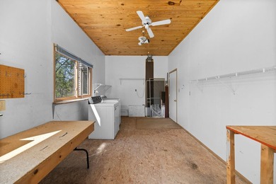 Plenty of potential with this spacious 3 bed 2 bath home on 10 - photo 33