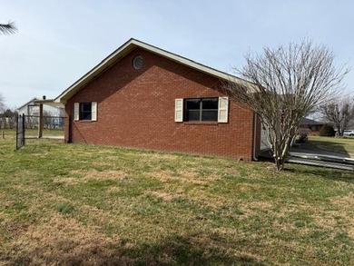 This beautiful 3 bedroom 2 1/2 bath brick home has been fully - photo 6