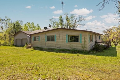 Plenty of potential with this spacious 3 bed 2 bath home on 10 - photo 47