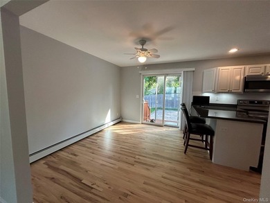 This stunning, meticulously maintained 4-bedroom, 2.5-bath - photo 3