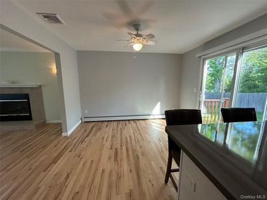 This stunning, meticulously maintained 4-bedroom, 2.5-bath - photo 4