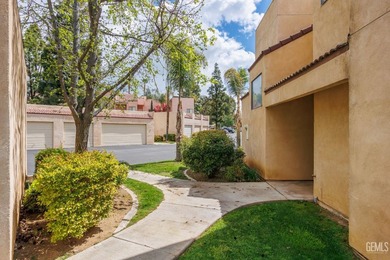 This 3 bedroom 2 bath home has views of the mountains and a - photo 2