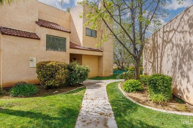 This 3 bedroom 2 bath home has views of the mountains and a - photo 3