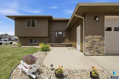 **** Sunday 6/21 Open House is cancelled per seller **** - photo 3