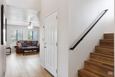 This 3 bedroom 2 bath home has views of the mountains and a - photo 6