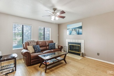 This 3 bedroom 2 bath home has views of the mountains and a - photo 7