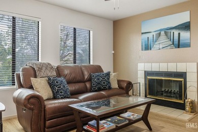 This 3 bedroom 2 bath home has views of the mountains and a - photo 8