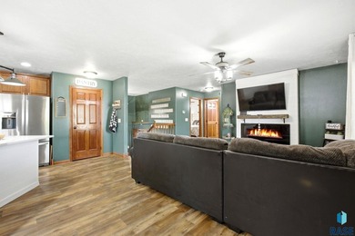 **** Sunday 6/21 Open House is cancelled per seller **** - photo 8