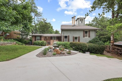 Discover a one-of-a-kind Lake Texoma retreat in the desirable - photo 2