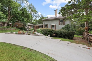 Discover a one-of-a-kind Lake Texoma retreat in the desirable - photo 3