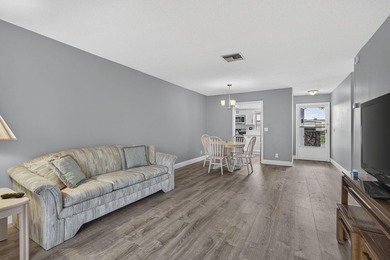 Welcome to this beautifully remodeled 2-bed, 2-bath villa - photo 14