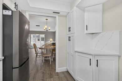 Welcome to this beautifully remodeled 2-bed, 2-bath villa - photo 20