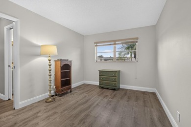 Welcome to this beautifully remodeled 2-bed, 2-bath villa - photo 23