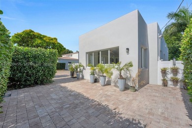 YOUR DREAM HOME AWAITS! Immerse in natural light in this 3/2 - photo 33