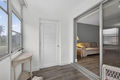Welcome to this beautifully remodeled 2-bed, 2-bath villa - photo 33