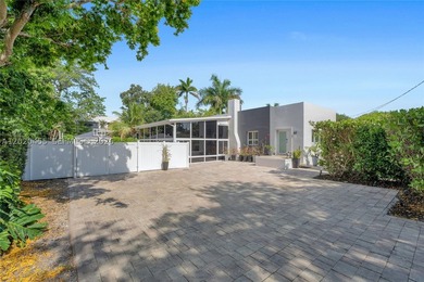 YOUR DREAM HOME AWAITS! Immerse in natural light in this 3/2 - photo 34