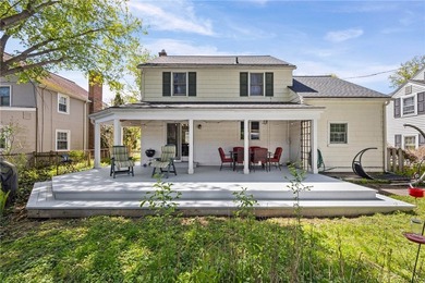 This Brighton Colonial is in a highly desirable neighborhood - photo 39