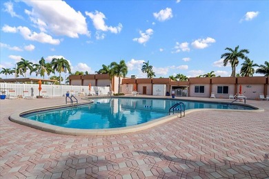 Welcome to this beautifully remodeled 2-bed, 2-bath villa - photo 43