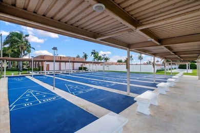 Welcome to this beautifully remodeled 2-bed, 2-bath villa - photo 44
