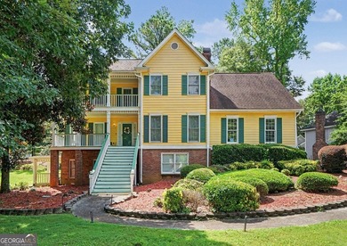 Welcome home to this exquisitely designed Classic Traditional - photo 2