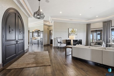 Discover a truly exceptional fully furnished, turn-key luxury - photo 4