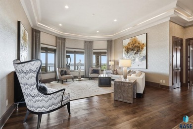Discover a truly exceptional fully furnished, turn-key luxury - photo 5