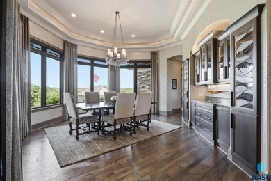 Discover a truly exceptional fully furnished, turn-key luxury - photo 7