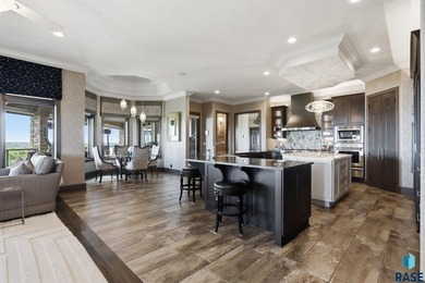 Discover a truly exceptional fully furnished, turn-key luxury - photo 9