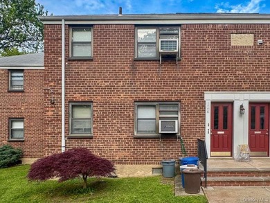Modern and chic upper corner unit in the highly sought-after - photo 1