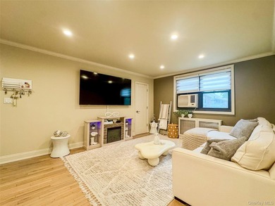 Modern and chic upper corner unit in the highly sought-after - photo 4