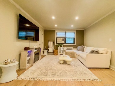Modern and chic upper corner unit in the highly sought-after - photo 5