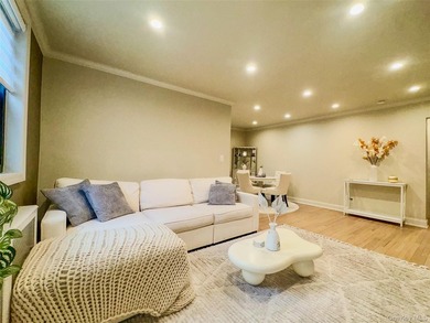 Modern and chic upper corner unit in the highly sought-after - photo 6