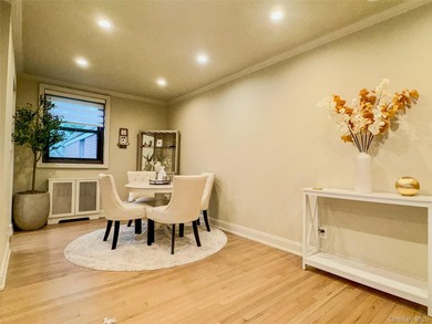 Modern and chic upper corner unit in the highly sought-after - photo 7