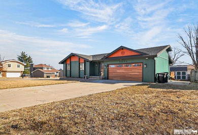 Zorinsky Lake Home For Sale in Omaha Nebraska