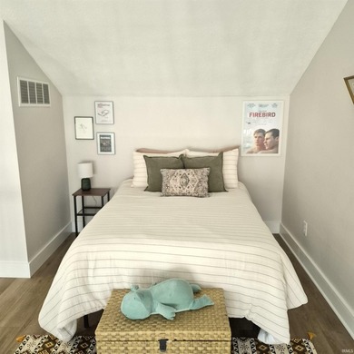 Don't miss this freshly remodeled 2 bedroom 1 bath Condo, new - photo 11