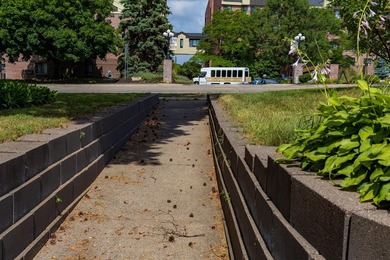 Welcome to a sprawling all-brick and stone Robbinsdale rambler - photo 11