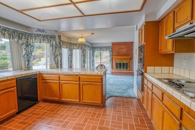 Welcome to this well-appointed 4-bedroom, 3-bath, 2,292 sq ft - photo 9