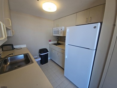 -approved Boardwalk condo with excellent rental potential! This - photo 7
