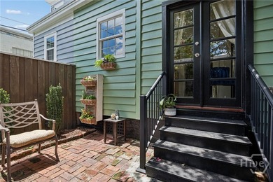There are addresses in Savannah that stop people mid-step, and - photo 48
